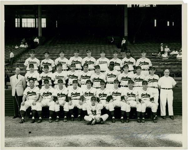 Baseball Autographs - Satchel Paige Signed Vintage Cleveland Indians Team Photo