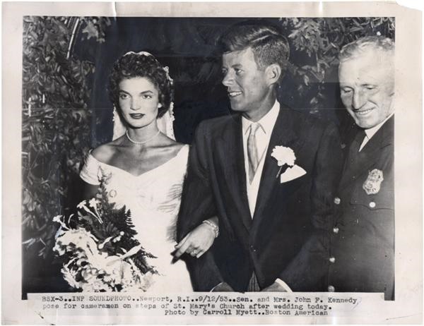 Political - WEDDING OF THE CENTURY : JFK & Jacqueline Kennedy take their vows, 1953