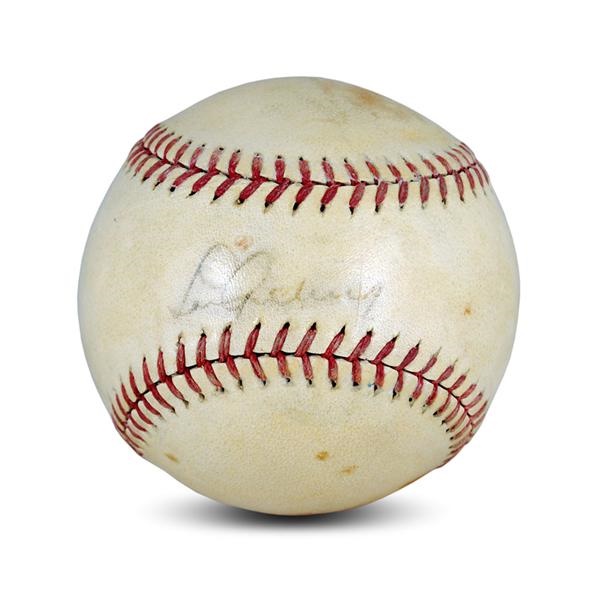 Baseball Autographs - Lou Gehrig Signed Baseball