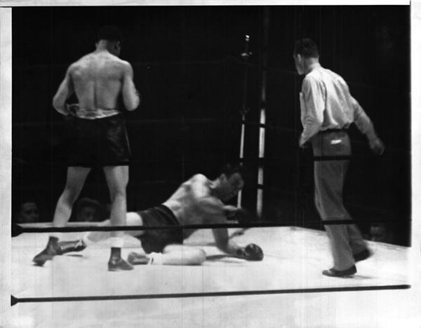 Muhammad Ali & Boxing - JOE LOUIS (1914-1981)<br>Collection of ring images,  1930’s