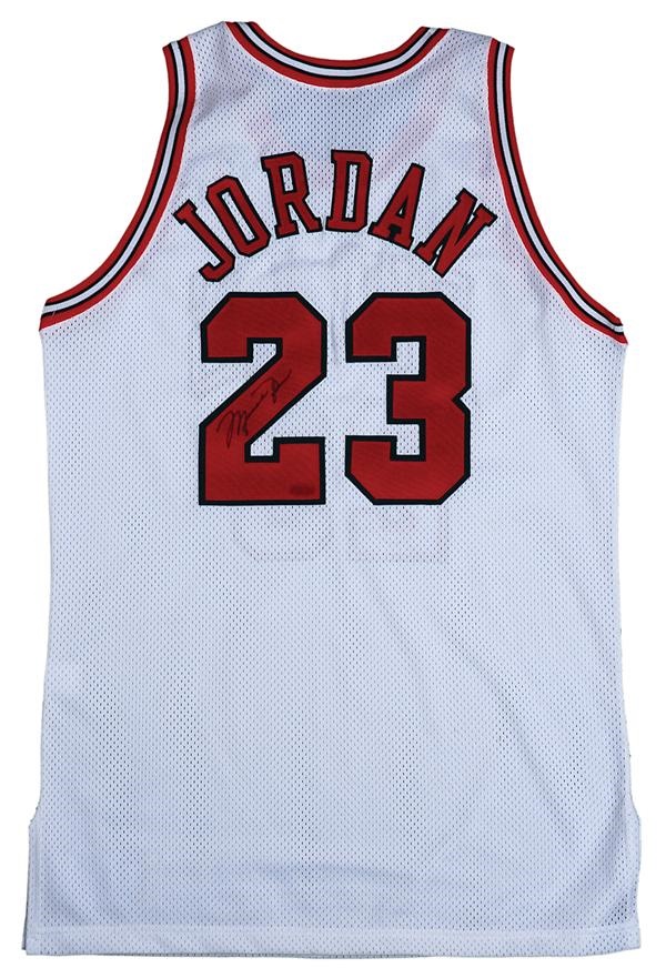 - 1992-93 Micheal Jordan Chicago Bulls Upper Deck Autenticated Signed Jersey