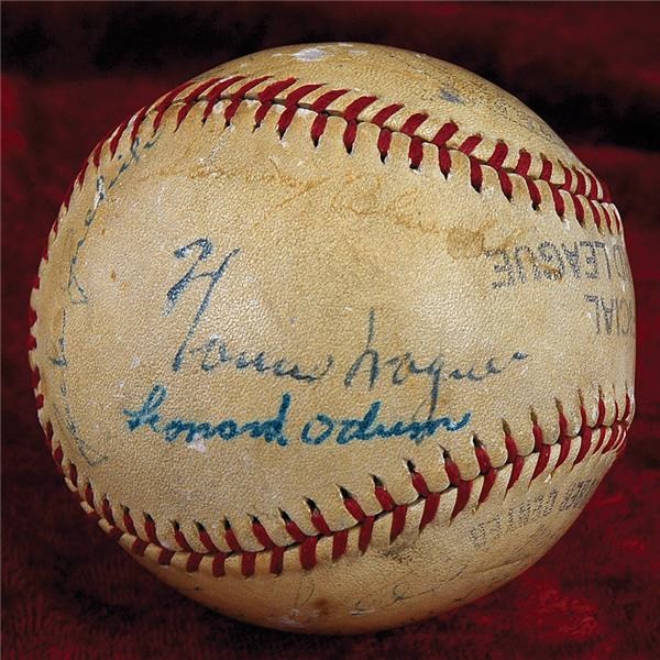 Baseball Autographs - 1939 Pittsburgh Pirates Team Signed Ball with Honus Wagner