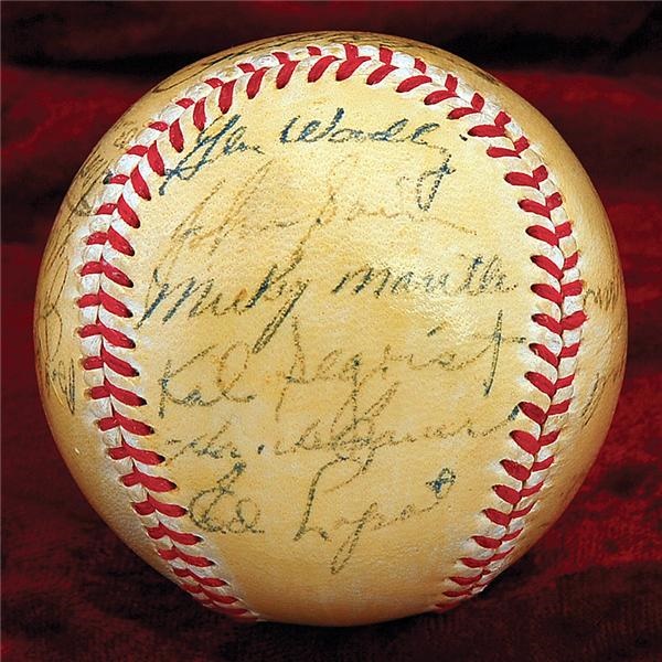 Baseball Autographs - 1952 New York Yankee Team Signed Baseball