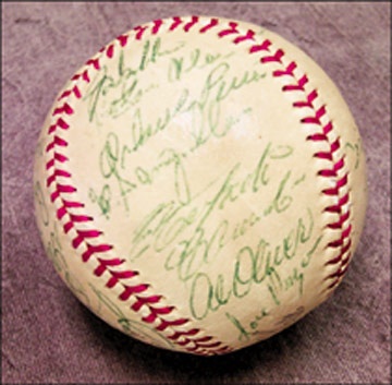 Clemente and Pittsburgh Pirates - 1970 Pittsburgh Pirates Team Signed Baseball