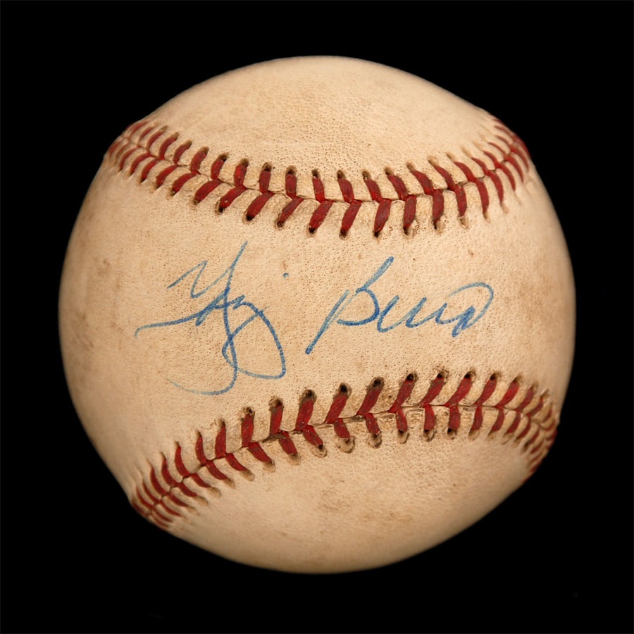 Baseball Autographs - 1958 Yogi Berra Vintage Single Signed Baseball