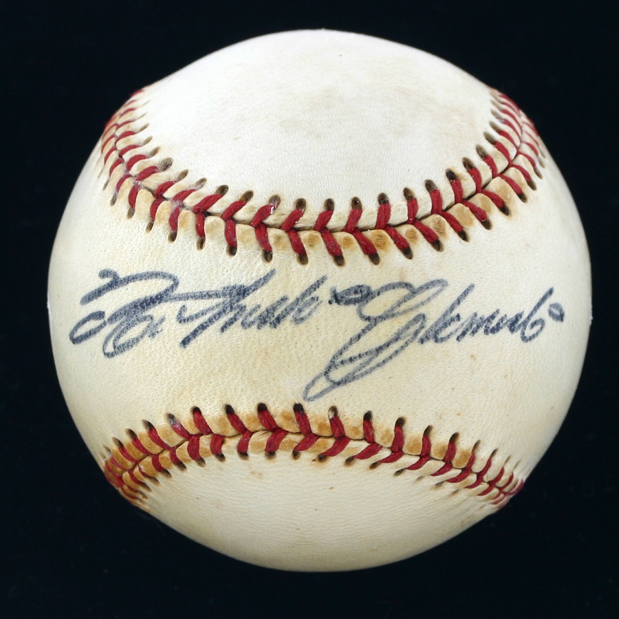 Baseball Autographs - Roberto Clemente Signed Baseball