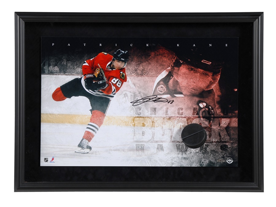 Upper Deck Signed Hockey Displays and Puck (UDA)