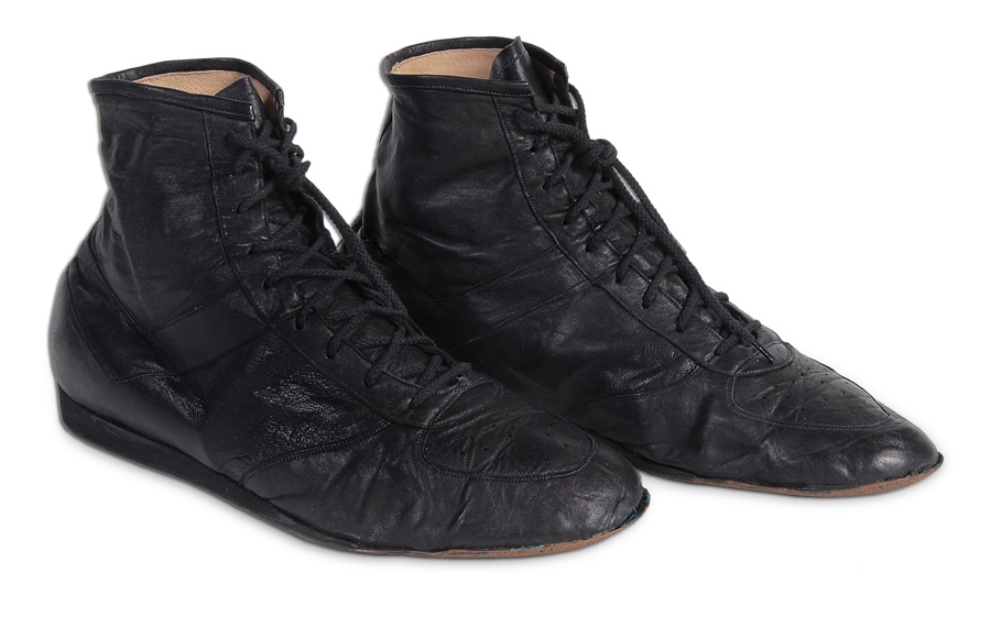 - Mike Tyson's Fight Shoes - Larry Holmes Match