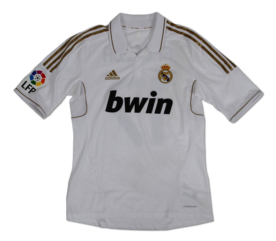 - 2011-2012 Arbeloa Real Madrid Game-Used jersey Champions Team vs Osasuna