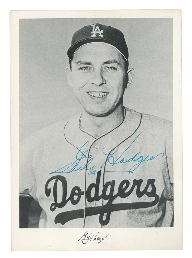 Baseball Autographs - Mint Gil Hodges Signed Photograph