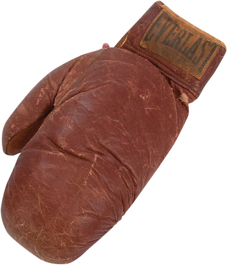 - 1944 Manuel Ortiz v. Luis Castillo Boxing Glove