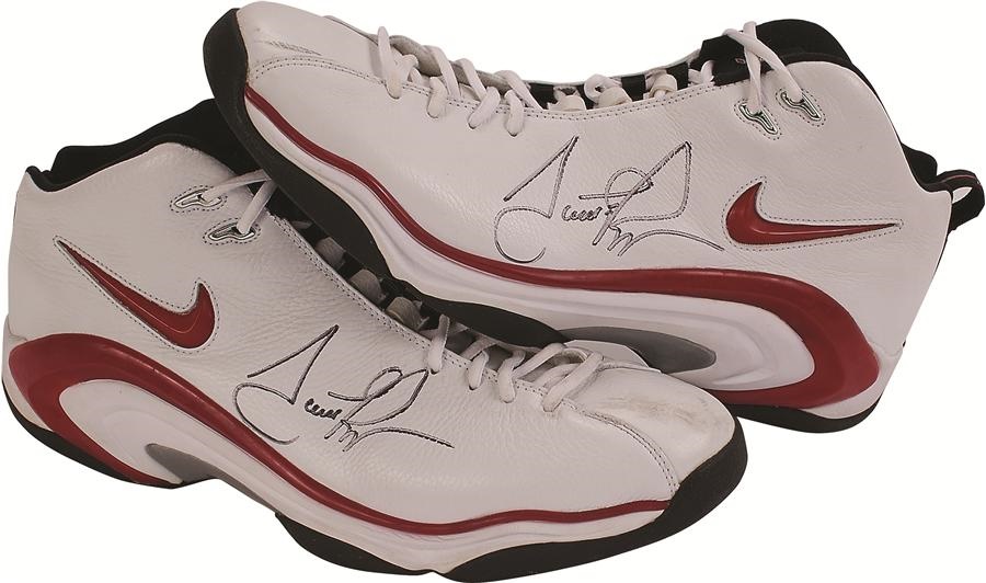 - Scottie Pippen Chicago Bulls Autographed Game Sneakers