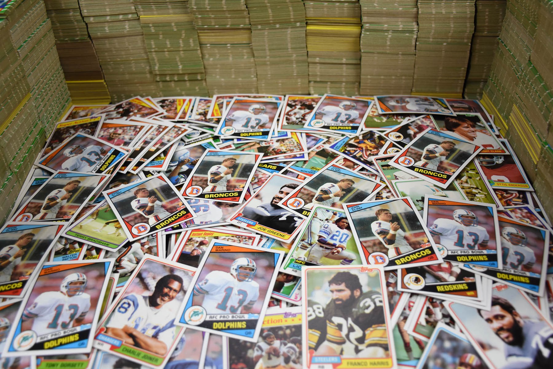 - Huge 1980s Topps Football Hoard of Over 100,000 Cards