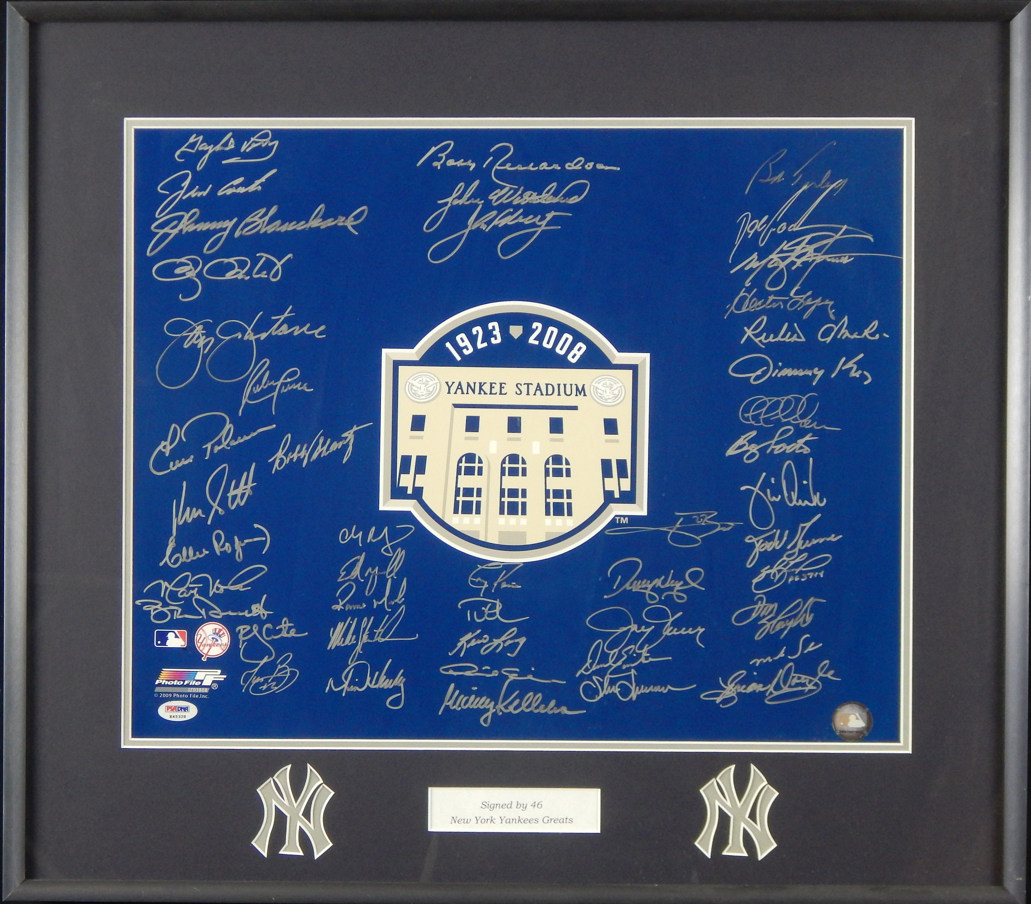 Baseball Autographs - 2008 New York Yankees Greats Signed Photo (PSA/DNA)