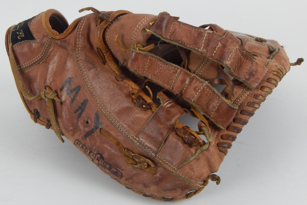 - Lee May Cincinnati Reds Game Used Glove (Bernie Stowe Collection)