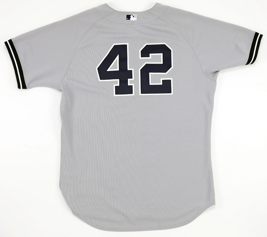 Baseball Equipment - 2015 Joe Girardi New York Yankees Game Worn Jersey (MLB)