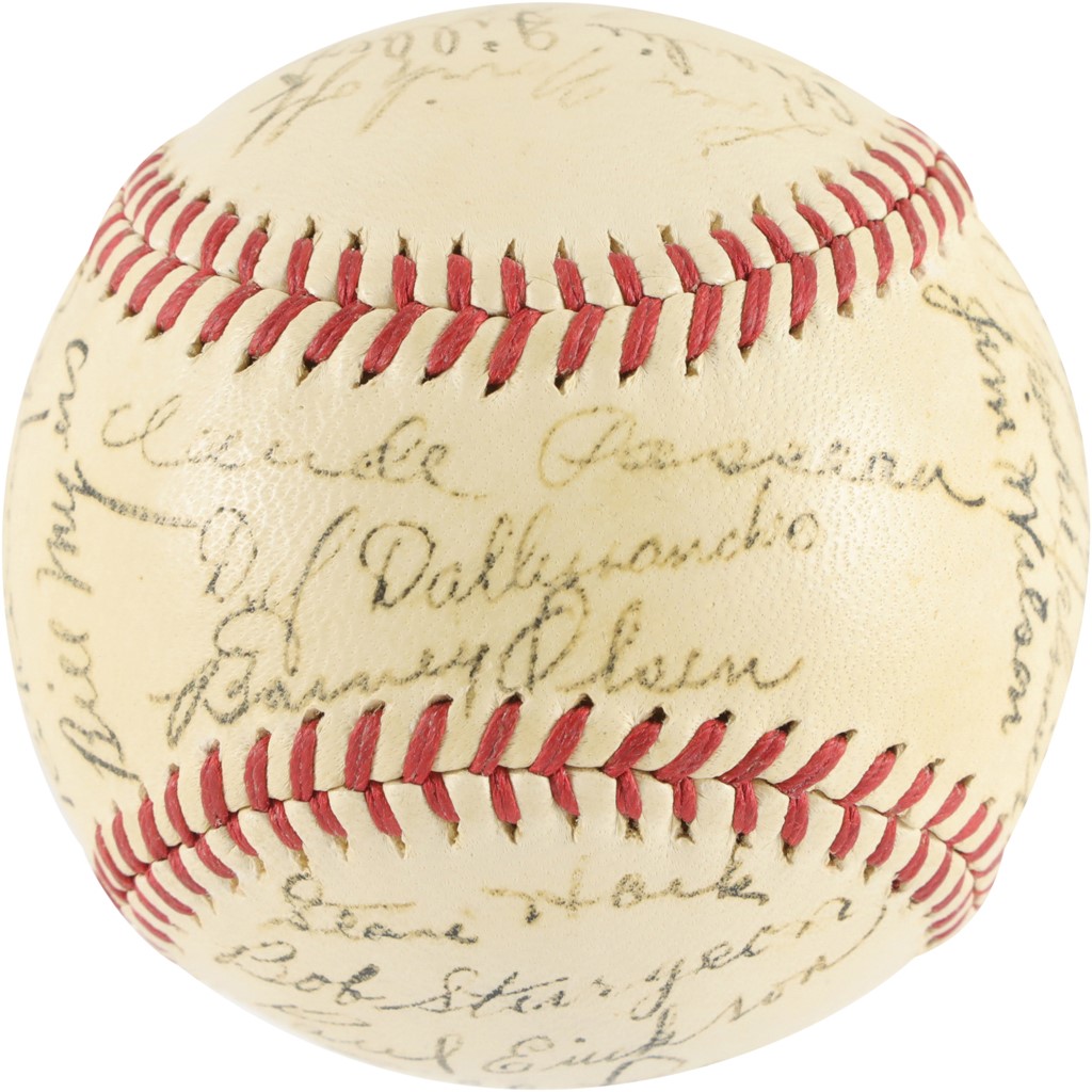 Baseball Autographs - 1941 Chicago Cubs Team Signed Baseball w/Wimpy Quinn