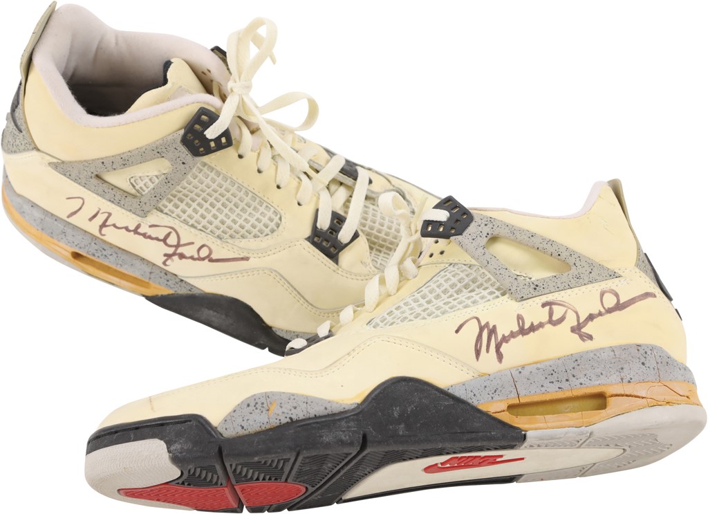 - 1988-89 Michael Jordan Chicago Bulls Signed Game Worn Sneakers (MEARS & PSA)