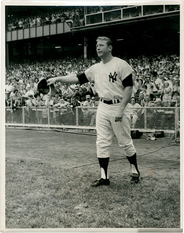 - Mickey Mantle Tips His Cap Photograph (PSA Type I)