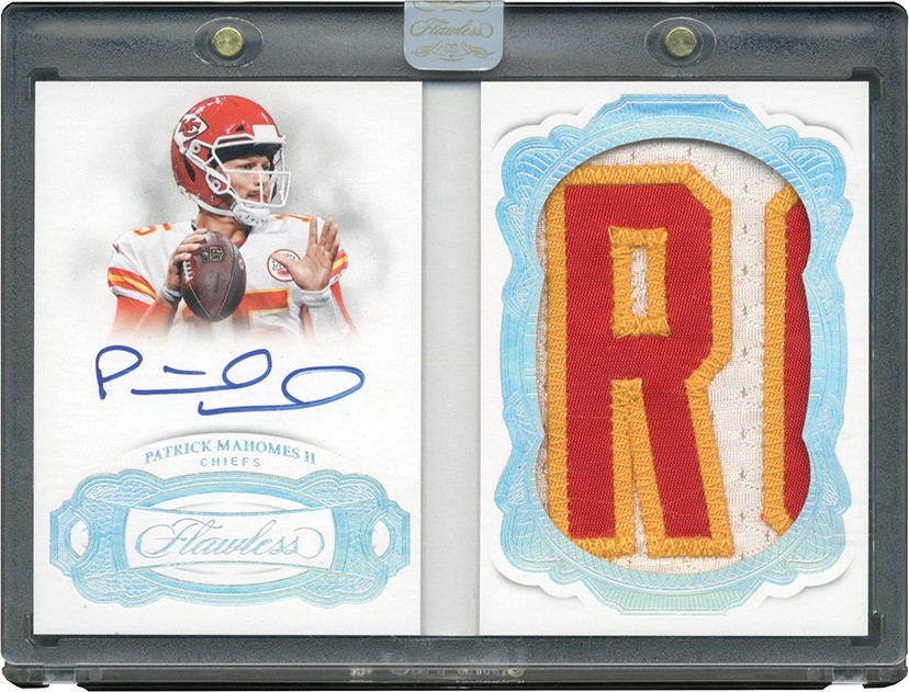- 2018 Panini Flawless Veteran Booklet Patrick Mahomes Worn Letter Patch Autograph 1/7