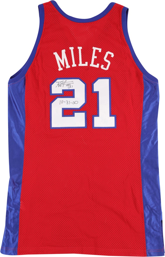 - 2000-01 Darius Miles Los Angeles Clippers Signed Game Worn Rookie Jersey (Photo-Matched)