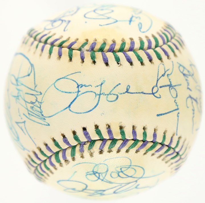 - 1998 National League All Stars Team Signed Baseball From Famous Homerun Chase Year
