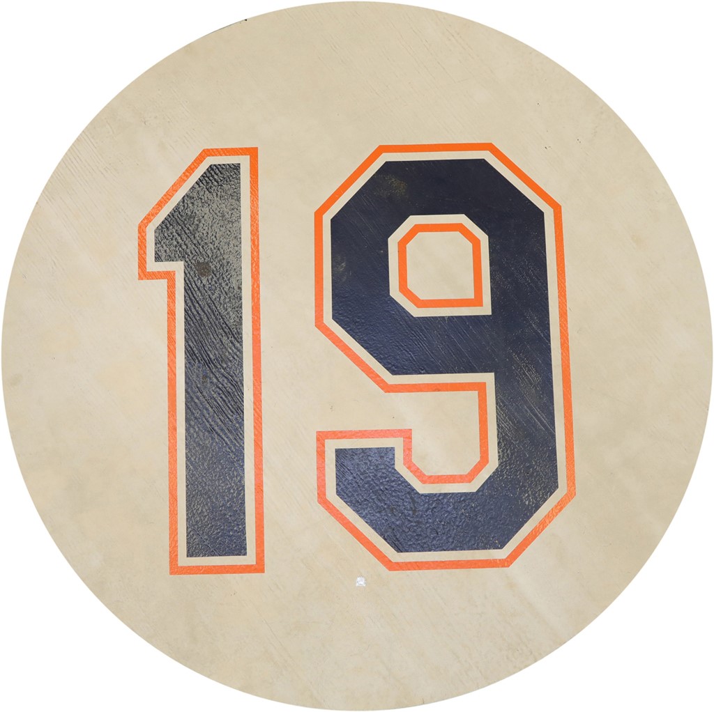 Baseball Memorabilia - Tony Gwynn On-Deck Circle (MLB Holo)