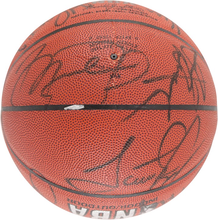Basketball - 1996-97 World Champion Chicago Bulls Team Signed Basketball (JSA)