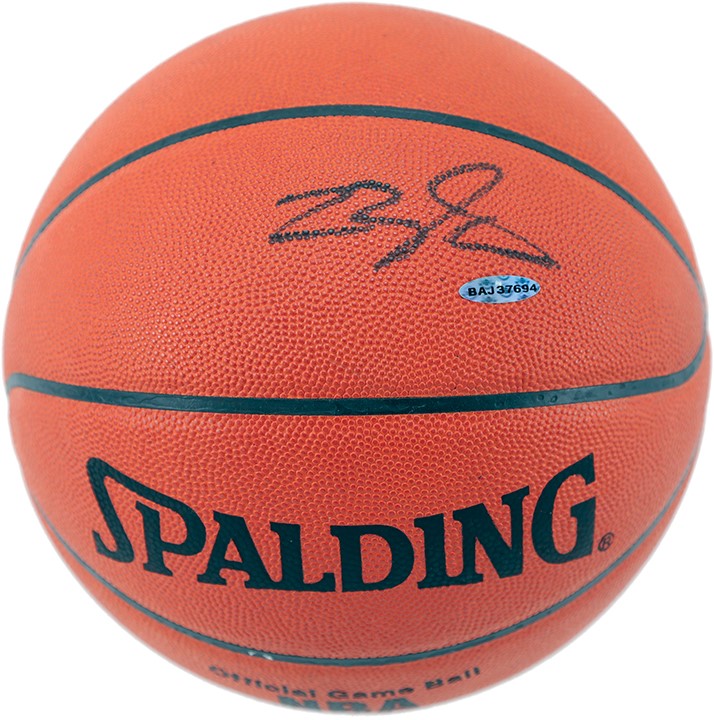 - Lebron James Signed Basketball (UDA)