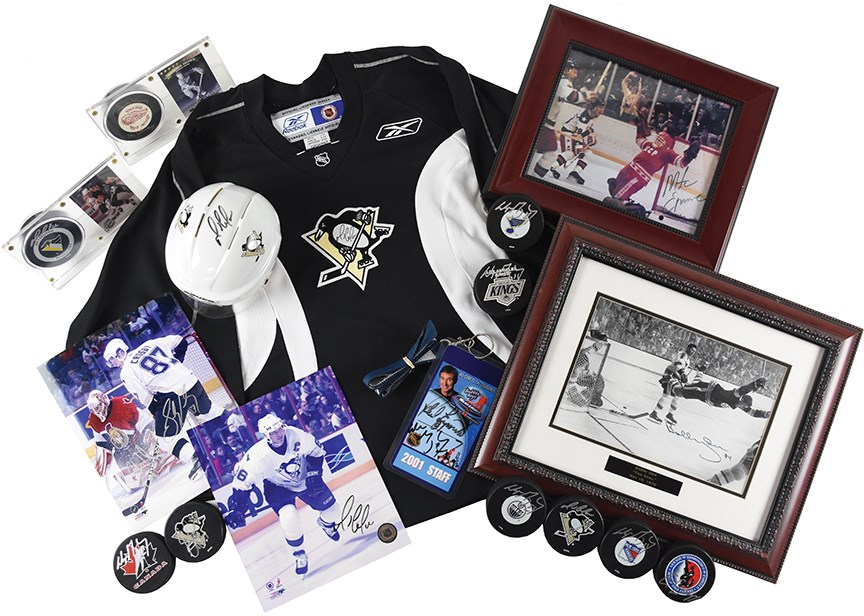 - Hockey Hall of Famer and Superstar Autograph Lot with Six Wayne Gretzky Pucks (17)