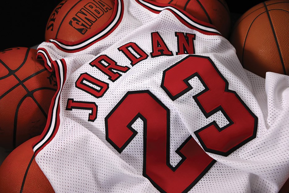 Basketball - 98 Michael Jordan Chicago Bulls Game Worn "Last Dance Buzzer Beater" Jersey (MeiGray Photo-Matched & Bulls Letter)