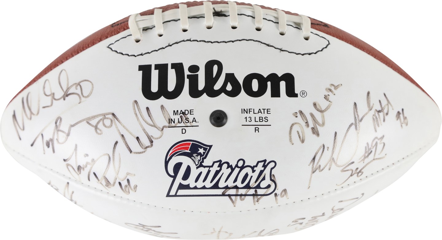 - 2000s New England Patriots Team-Signed Football w/Rookie Era Tom Brady (JSA)