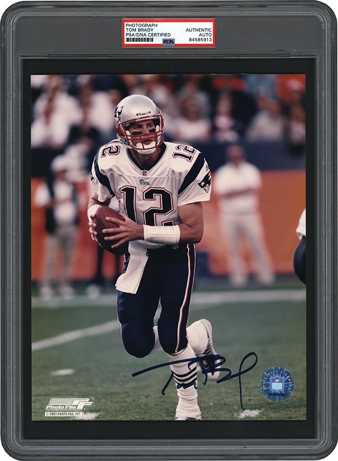 - 2001 Tom Brady New England Patriots Signed Rookie Photograph from Public Signing (PSA)