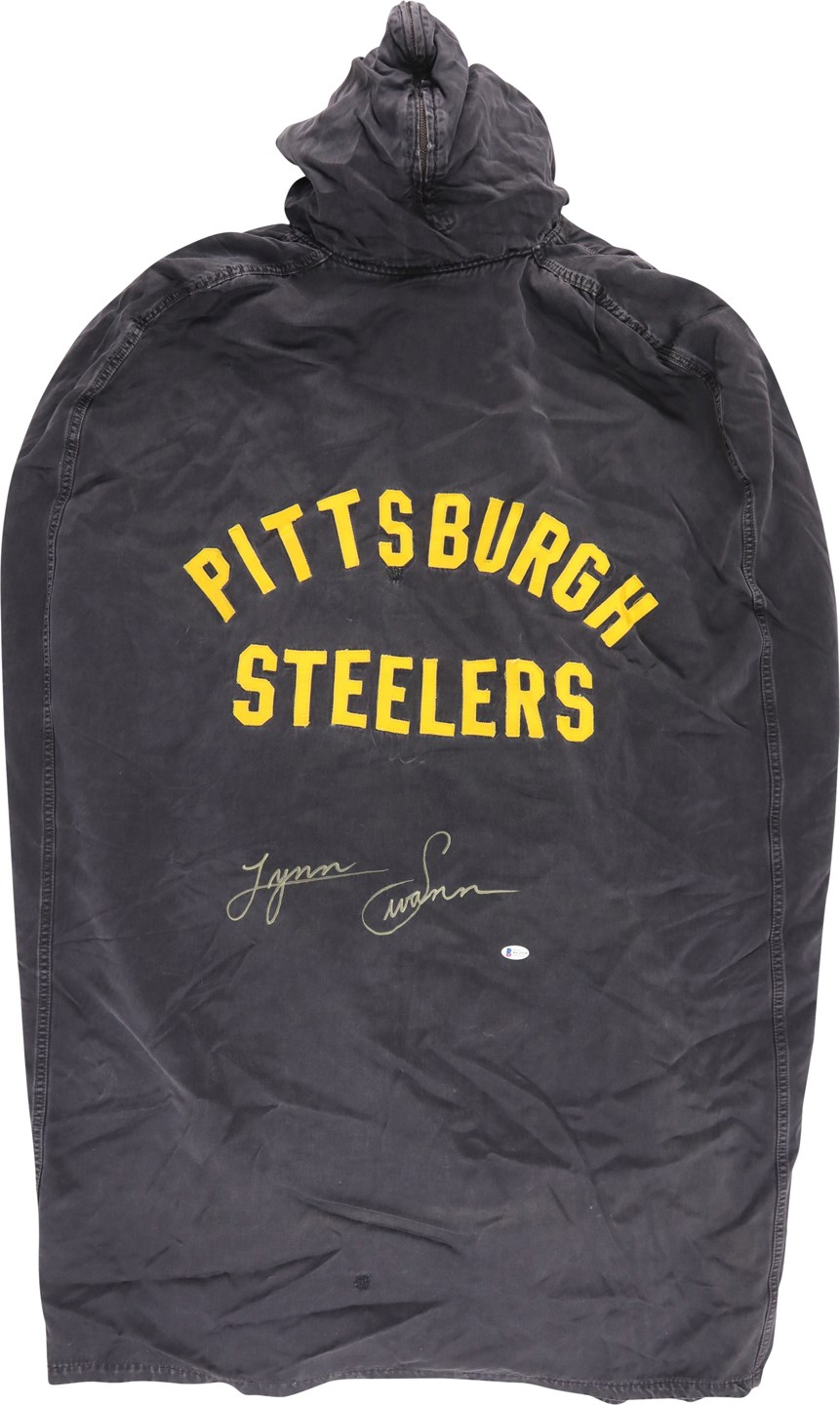 - Pittsburgh Steelers Game Worn Sideline Coat Signed by Lynn Swann (Beckett)