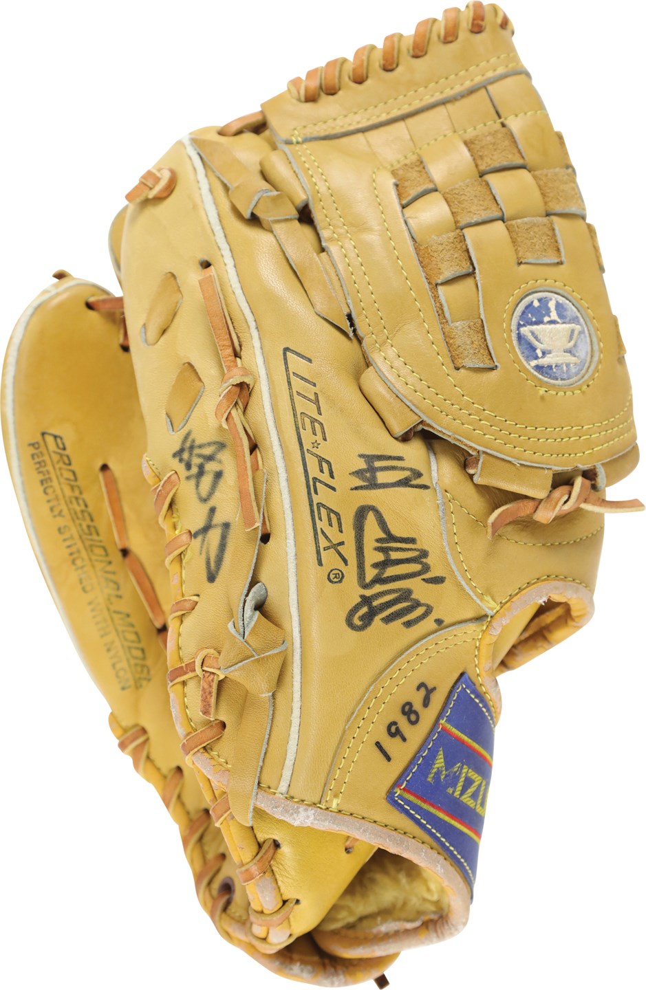 - 1982 Sadaharu Oh Signed Baseball Glove (JSA)