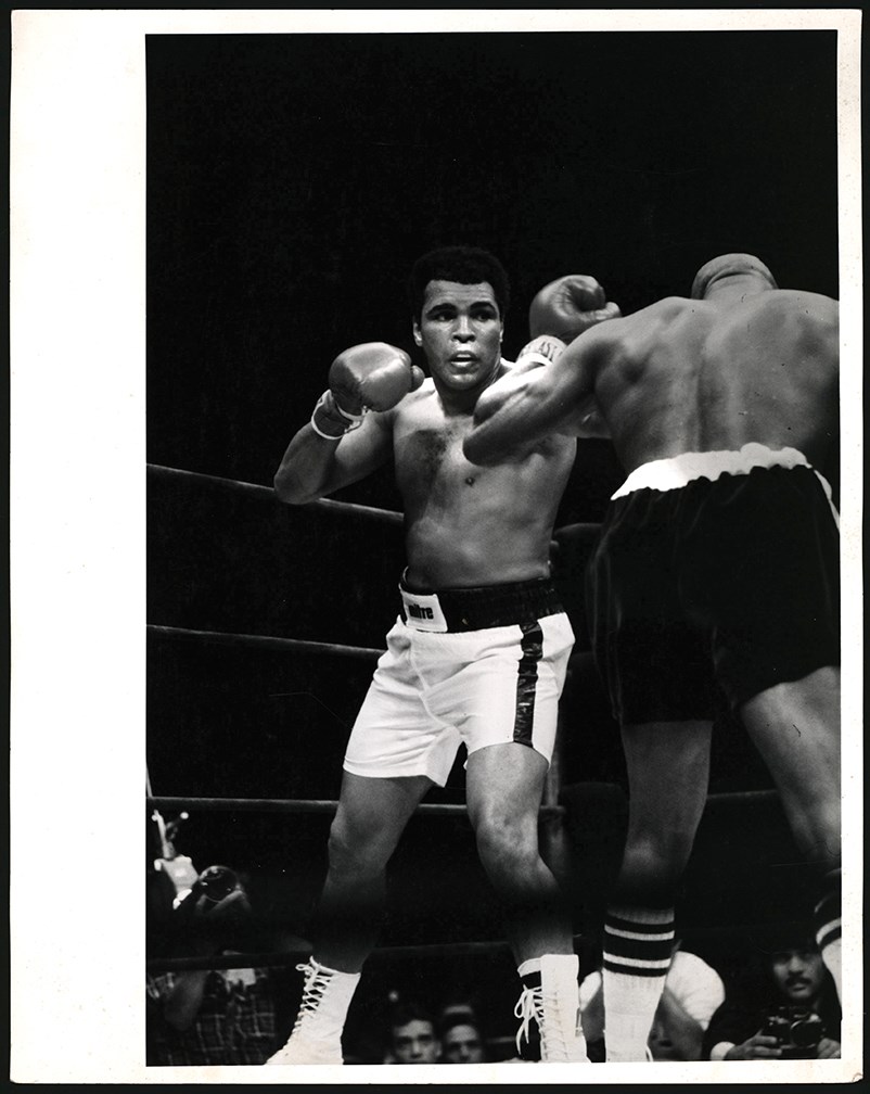 Vintage Sports Photographs - 1977 Muhammed Ali vs. Earnie Shavers 11x14" PSA Type I Photograph