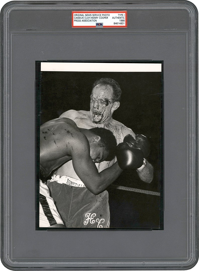 - Gruesome 1966 Muhammad Ali vs.Henry Cooper (PSA Type I)