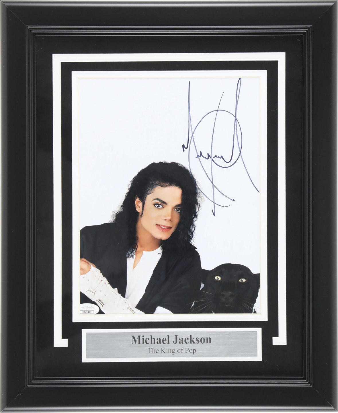 Rock And Pop Culture - Michael Jackson Signed Photograph (JSA)