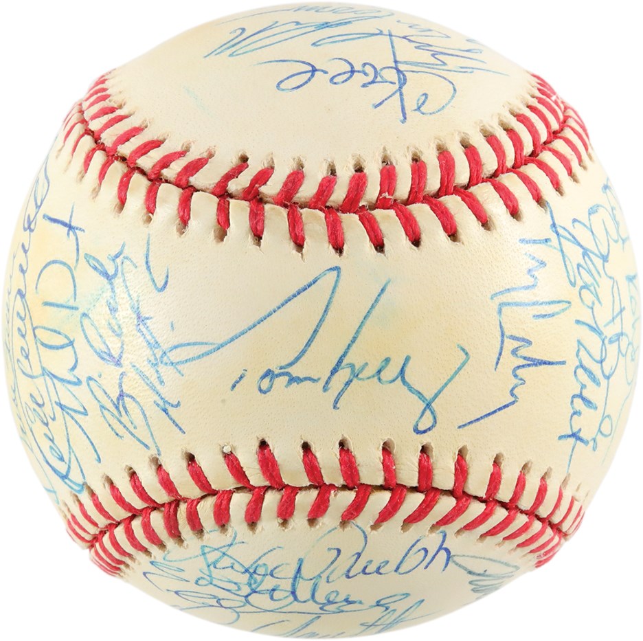 Baseball Autographs - 1996 Minnesota Twins Team-Signed Baseball w/Kirby Puckett