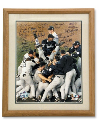 NY Yankees, Giants & Mets - 1998 Yankees Team Signed Photo (16x20”)