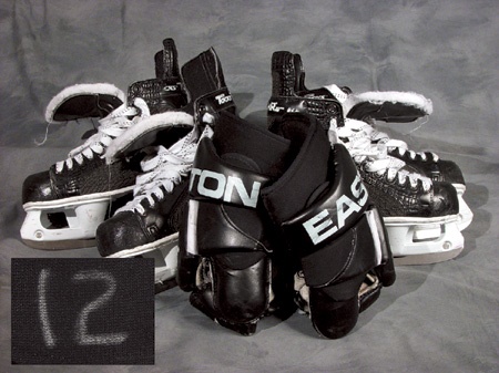 Hockey Equipment - Jerome Iginla Calgary Flames Game Used Skates and Gloves (3)