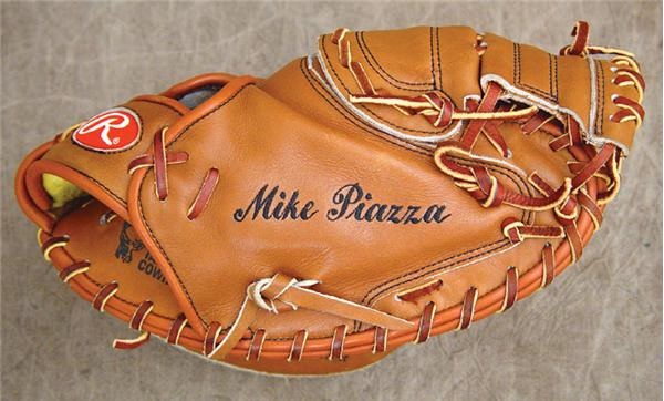 - Mike Piazza Game Used Glove