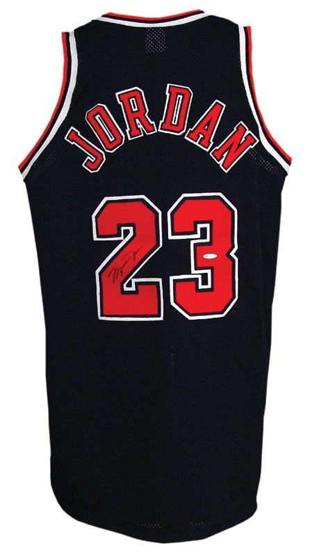 Basketball - Michael Jordan Signed Black Number 23 Jersey