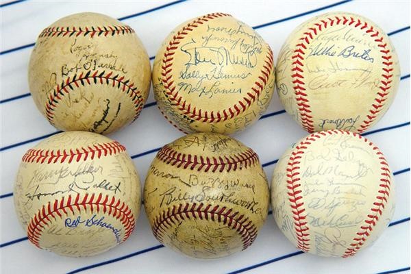 - Run of St. Louis Cardinals Team Signed Baseballs (8)