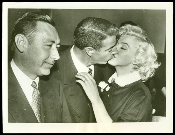 Joe DiMaggio - Original Joe DiMaggio Kissing Marilyn Monroe Wire Photo (7x9")