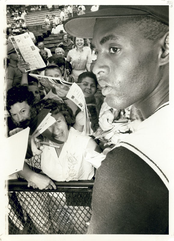 Clemente and Pittsburgh Pirates - 1962 Roberto Clemente Wire Photo (7.5x10”)