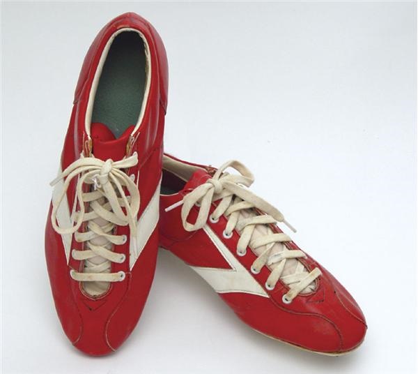 Philadelphia Baseball - Mike Schmidt Autographed Game Worn Cleats