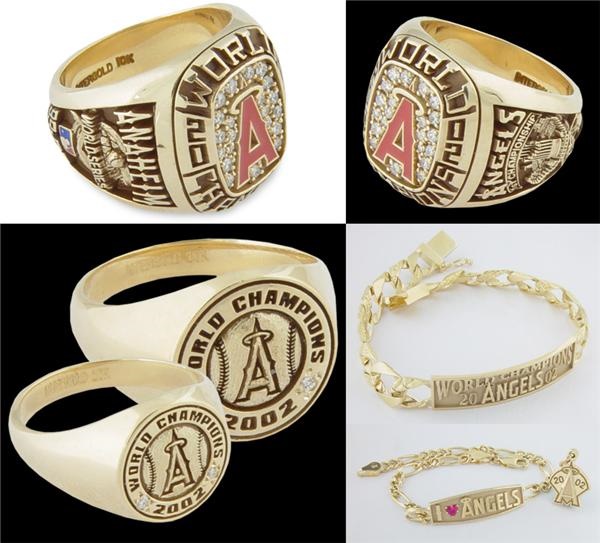 - 2002 Anaheim Angels World Championship Presentational Jewelry (5)