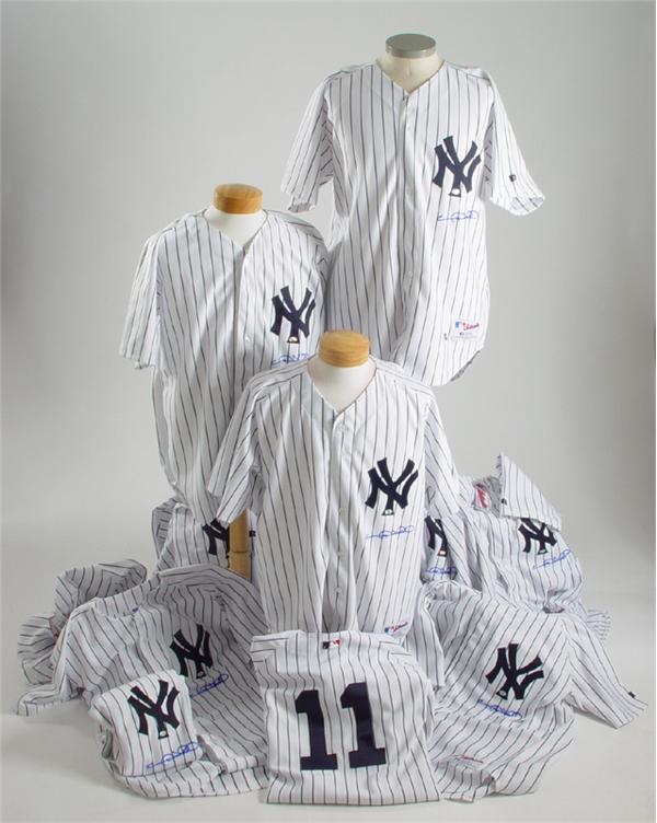 NY Yankees, Giants & Mets - 2004 Gary Sheffield New York Yankees Signed Jerseys (12)