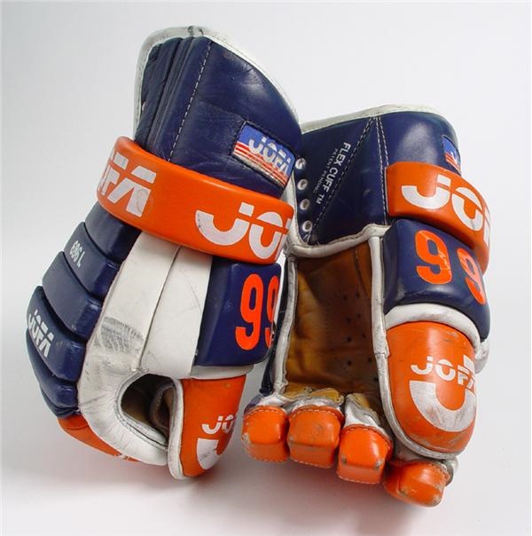 - 1980's Wayne Gretzky Edmonton Oilers Game Worn Gloves